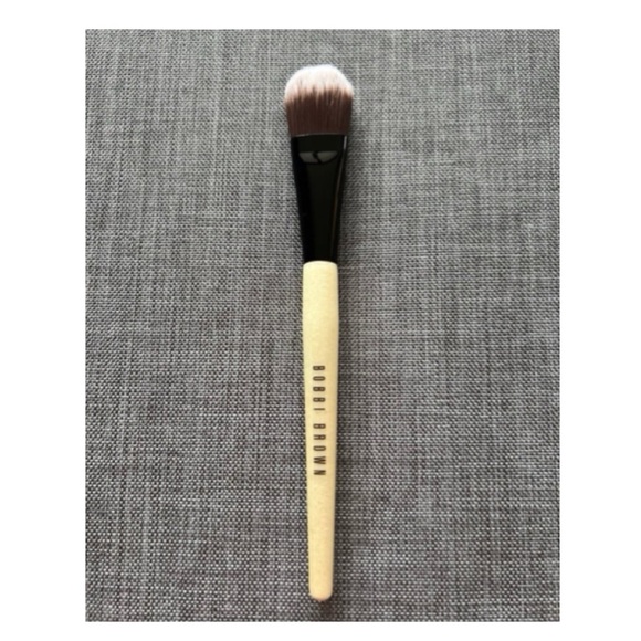 Bobbi Brown Foundation Brush ~New~ - Picture 9 of 10